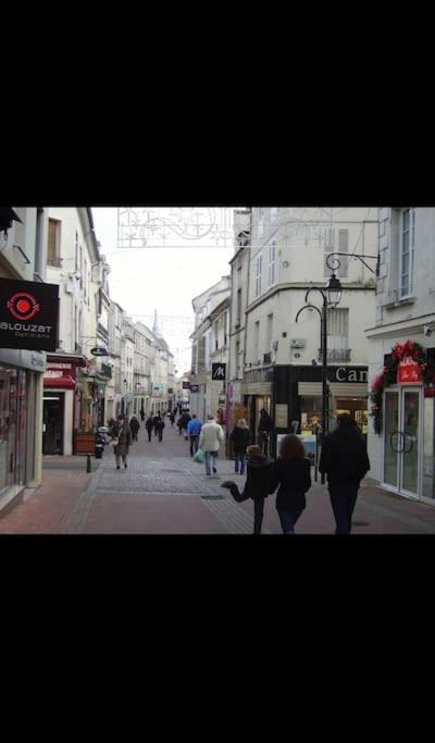 Appartement Vue Cathedrale- Centre Ville Meaux-Gare-Disney エクステリア 写真